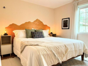Pet Friendly Getaway Apt with Office at Beacon Rock